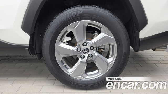 Toyota RAV4 2021 — photo 7