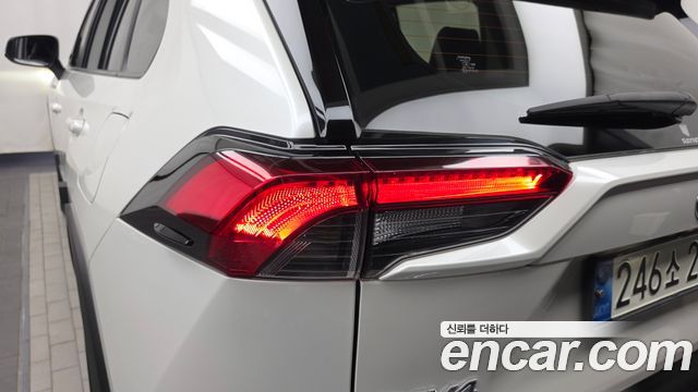 Toyota RAV4 2021 — photo 9