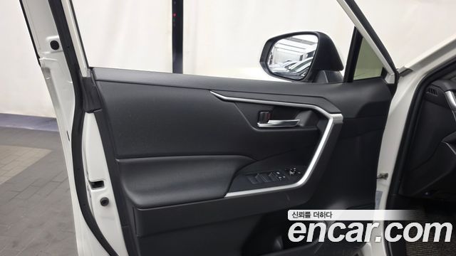Toyota RAV4 2021 — photo 14