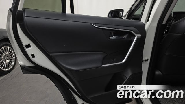 Toyota RAV4 2021 — photo 15