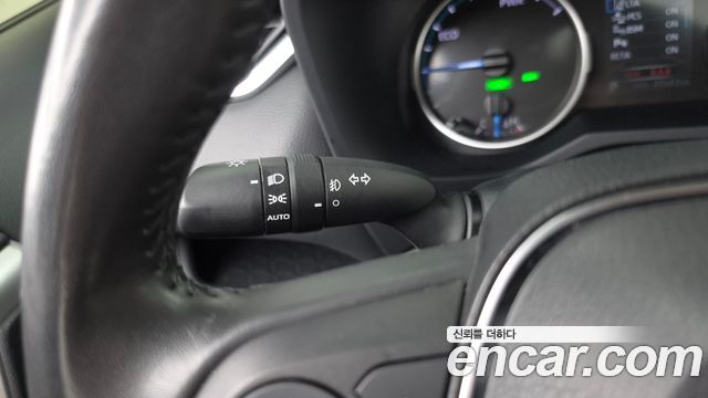 Toyota RAV4 2021 — photo 28