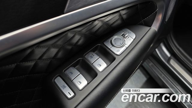 Genesis G70 2019 — photo 36
