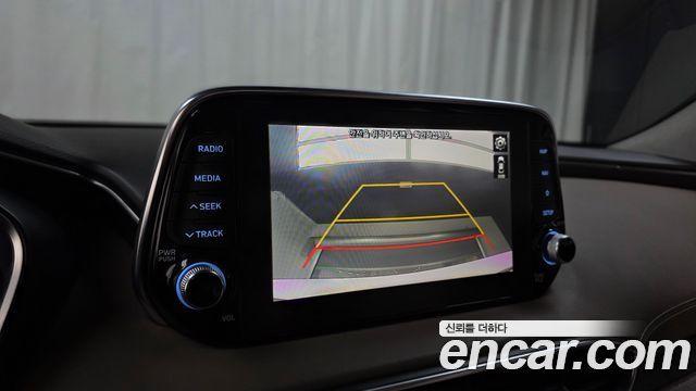 Hyundai Santafe 2019 — photo 22