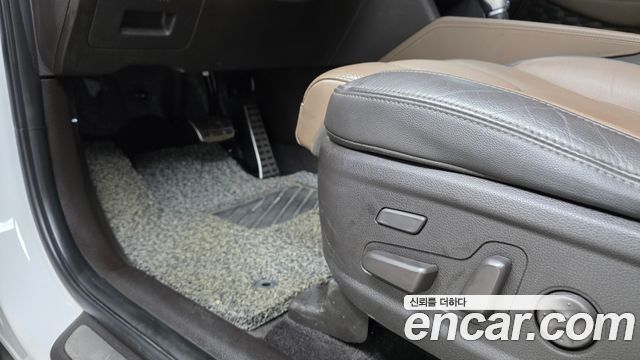 Hyundai Santafe 2019 — photo 31