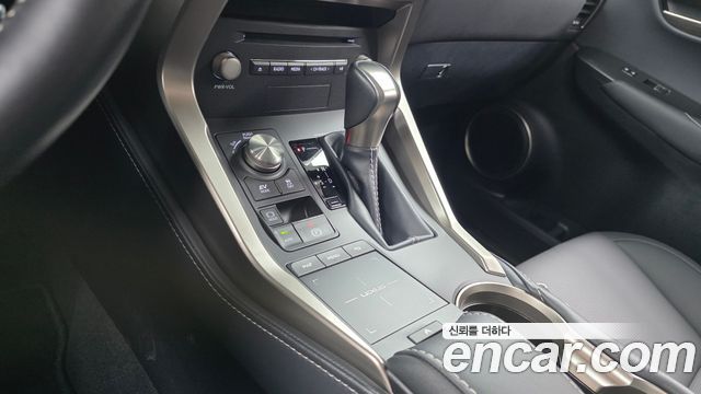 Lexus NX 2021 — photo 12
