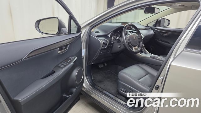 Lexus NX 2021 — photo 13
