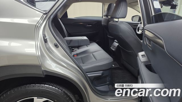 Lexus NX 2021 — photo 17