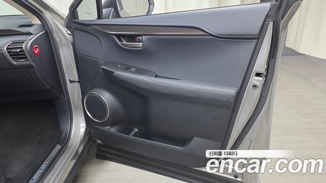 Lexus NX 2021 — photo 14
