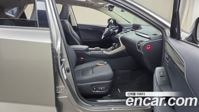 Lexus NX 2021 — photo 16