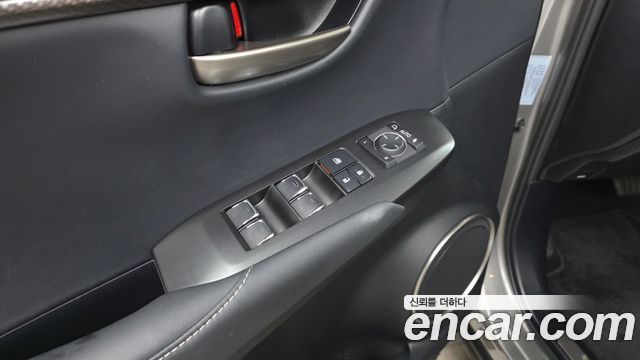 Lexus NX 2021 — photo 29