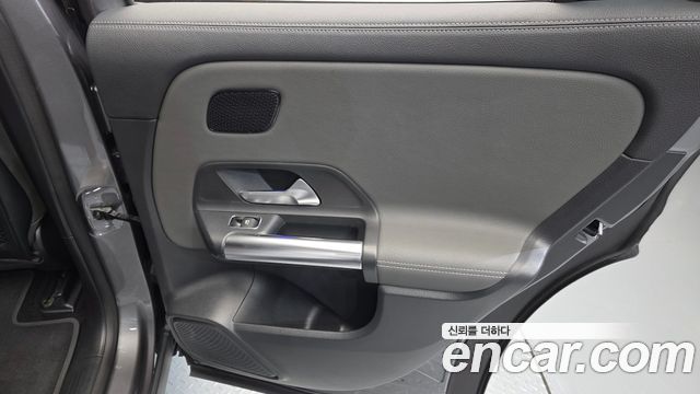 Mercedes-Benz EQA 2021 — photo 15