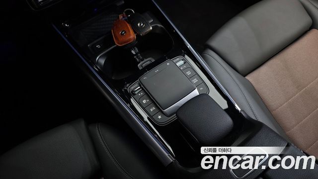 Mercedes-Benz EQA 2021 — photo 28