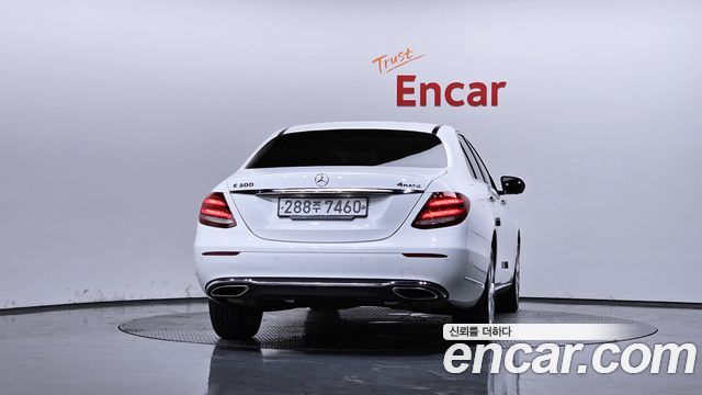 Mercedes-Benz E-Class 2020 — photo 4