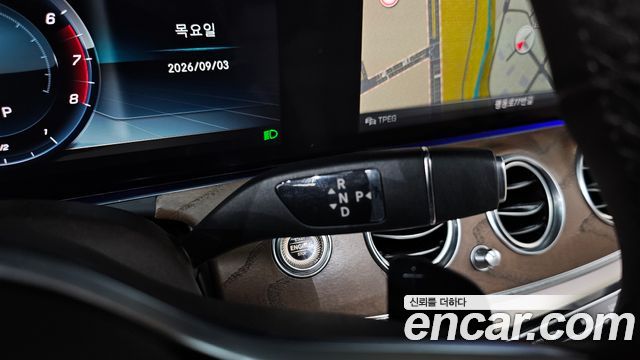 Mercedes-Benz E-Class 2020 — photo 12
