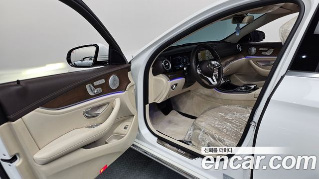 Mercedes-Benz E-Class 2020 — photo 13