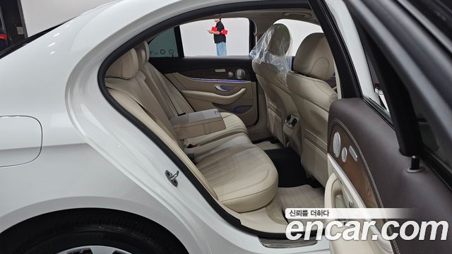 Mercedes-Benz E-Class 2020 — photo 17