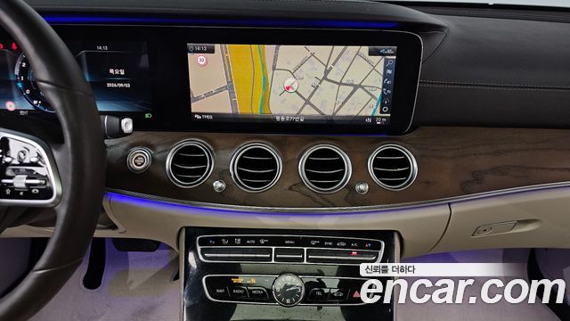 Mercedes-Benz E-Class 2020 — photo 18