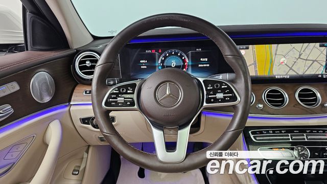 Mercedes-Benz E-Class 2020 — photo 19