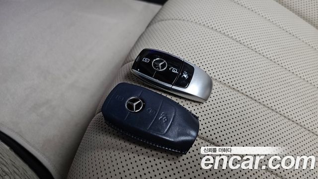 Mercedes-Benz E-Class 2020 — photo 21
