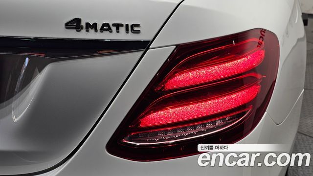Mercedes-Benz E-Class 2020 — photo 9