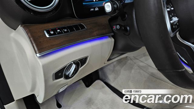 Mercedes-Benz E-Class 2020 — photo 27
