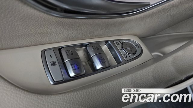 Mercedes-Benz E-Class 2020 — photo 29