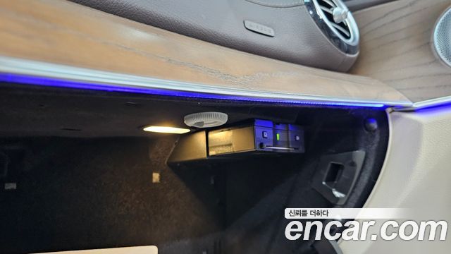 Mercedes-Benz E-Class 2020 — photo 35