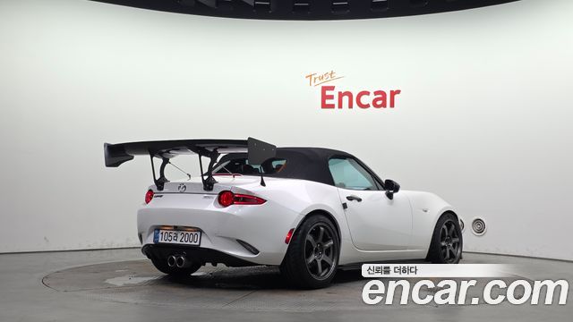 Mazda MX-5 Miata 2019 — photo 2