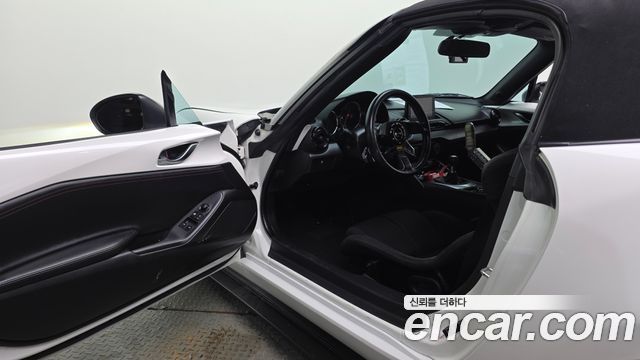 Mazda MX-5 Miata 2019 — photo 10
