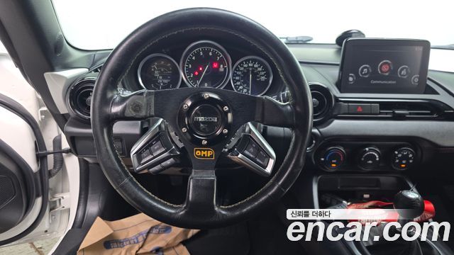 Mazda MX-5 Miata 2019 — photo 13