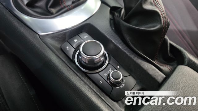 Mazda MX-5 Miata 2019 — photo 17