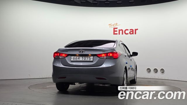 Hyundai AVANTE 2014 — photo 4