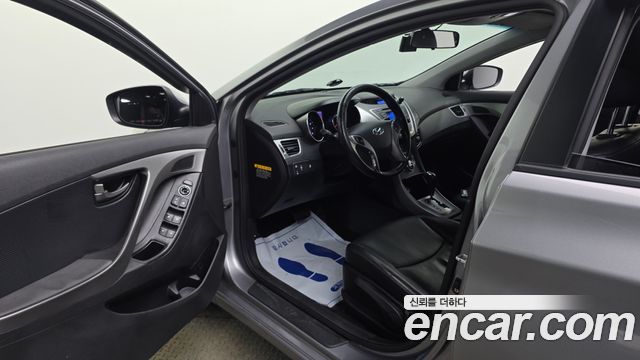 Hyundai AVANTE 2014 — photo 13