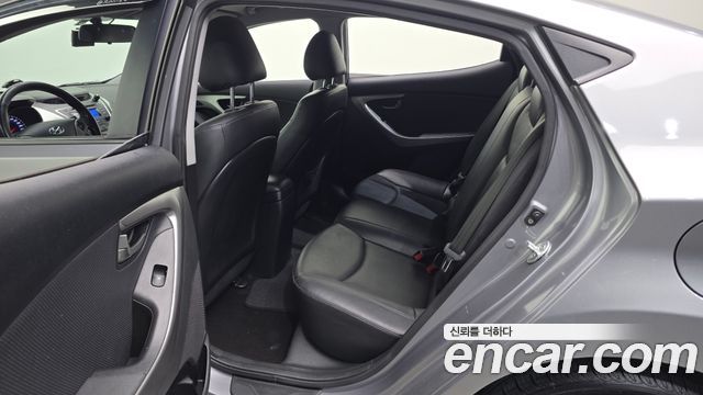 Hyundai AVANTE 2014 — photo 18