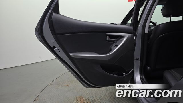 Hyundai AVANTE 2014 — photo 15