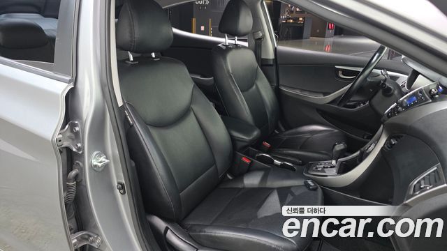 Hyundai AVANTE 2014 — photo 16