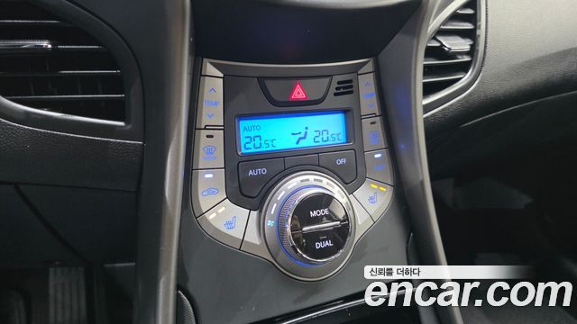 Hyundai AVANTE 2014 — photo 30