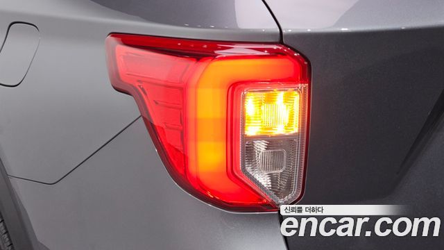 Ford Explorer 2022 — photo 9