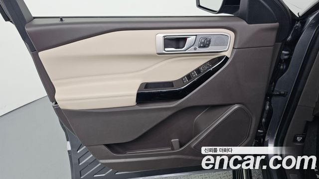 Ford Explorer 2022 — photo 14