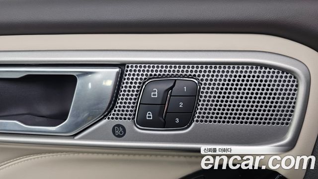 Ford Explorer 2022 — photo 30