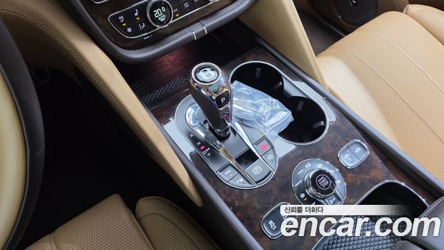 Bentley Bentayga 2022 — photo 9