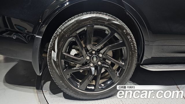 Land Rover Discovery 2023 — photo 5