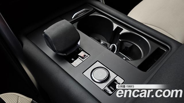 Land Rover Discovery 2023 — photo 12