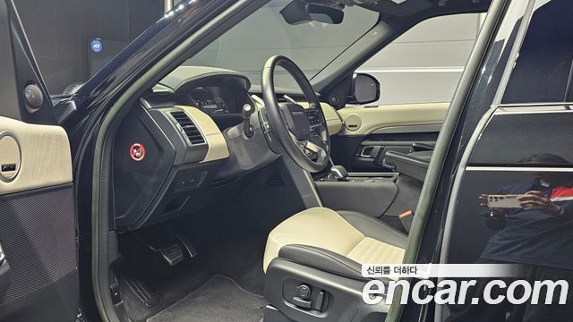 Land Rover Discovery 2023 — photo 13