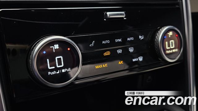 Land Rover Discovery 2023 — photo 24