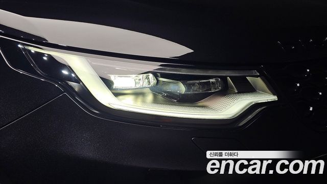 Land Rover Discovery 2023 — photo 8
