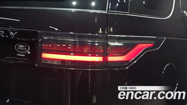 Land Rover Discovery 2023 — photo 9
