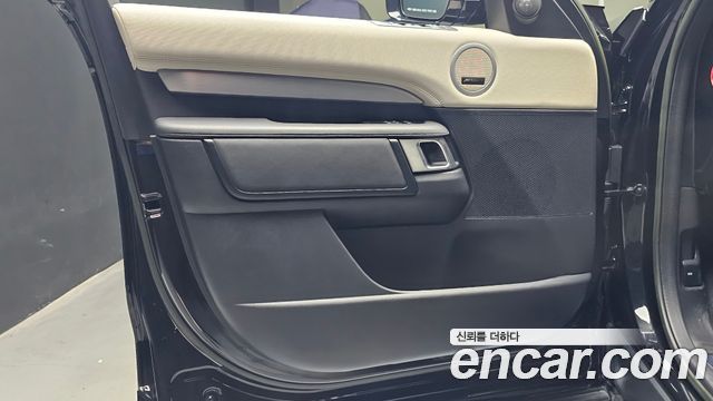 Land Rover Discovery 2023 — photo 14