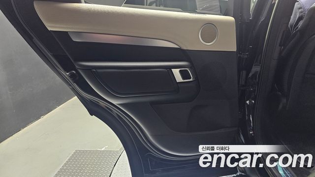 Land Rover Discovery 2023 — photo 15
