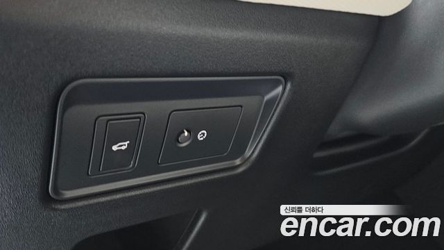 Land Rover Discovery 2023 — photo 27